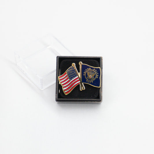 Navy/US crossed flag lapel pin